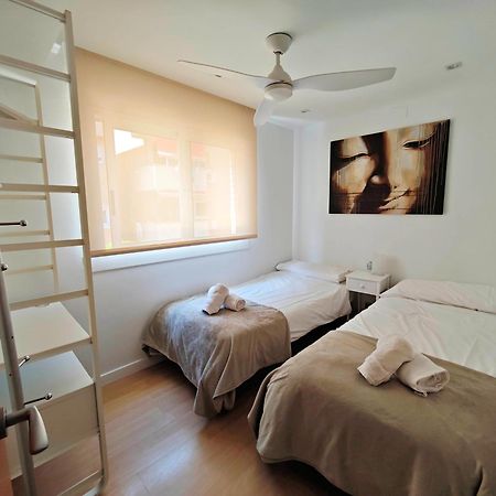 Apartamento Playa Con Piscina Parking Y 2 Habitac Castelldefels Kültér fotó