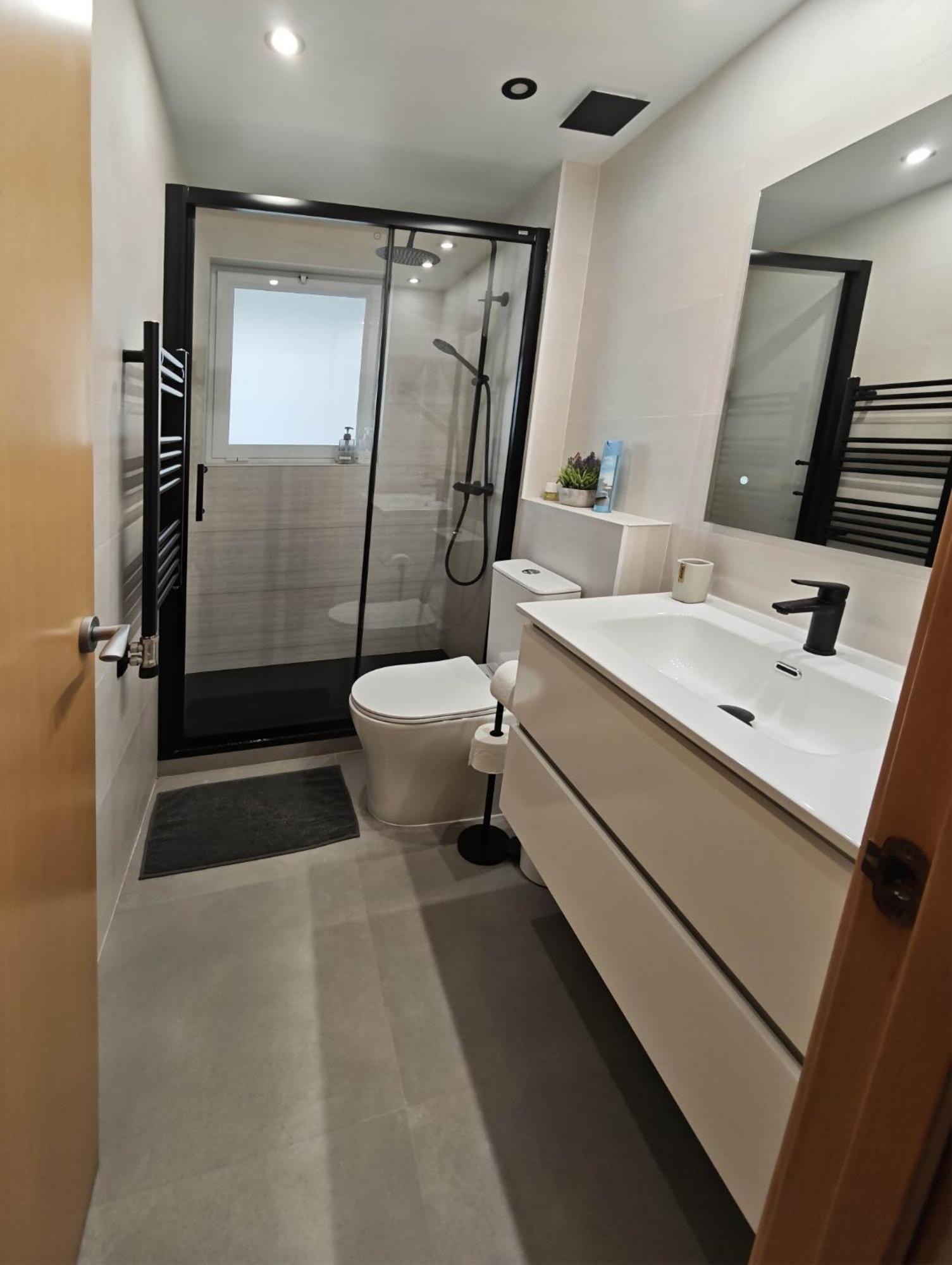 Apartamento Playa Con Piscina Parking Y 2 Habitac Castelldefels Kültér fotó