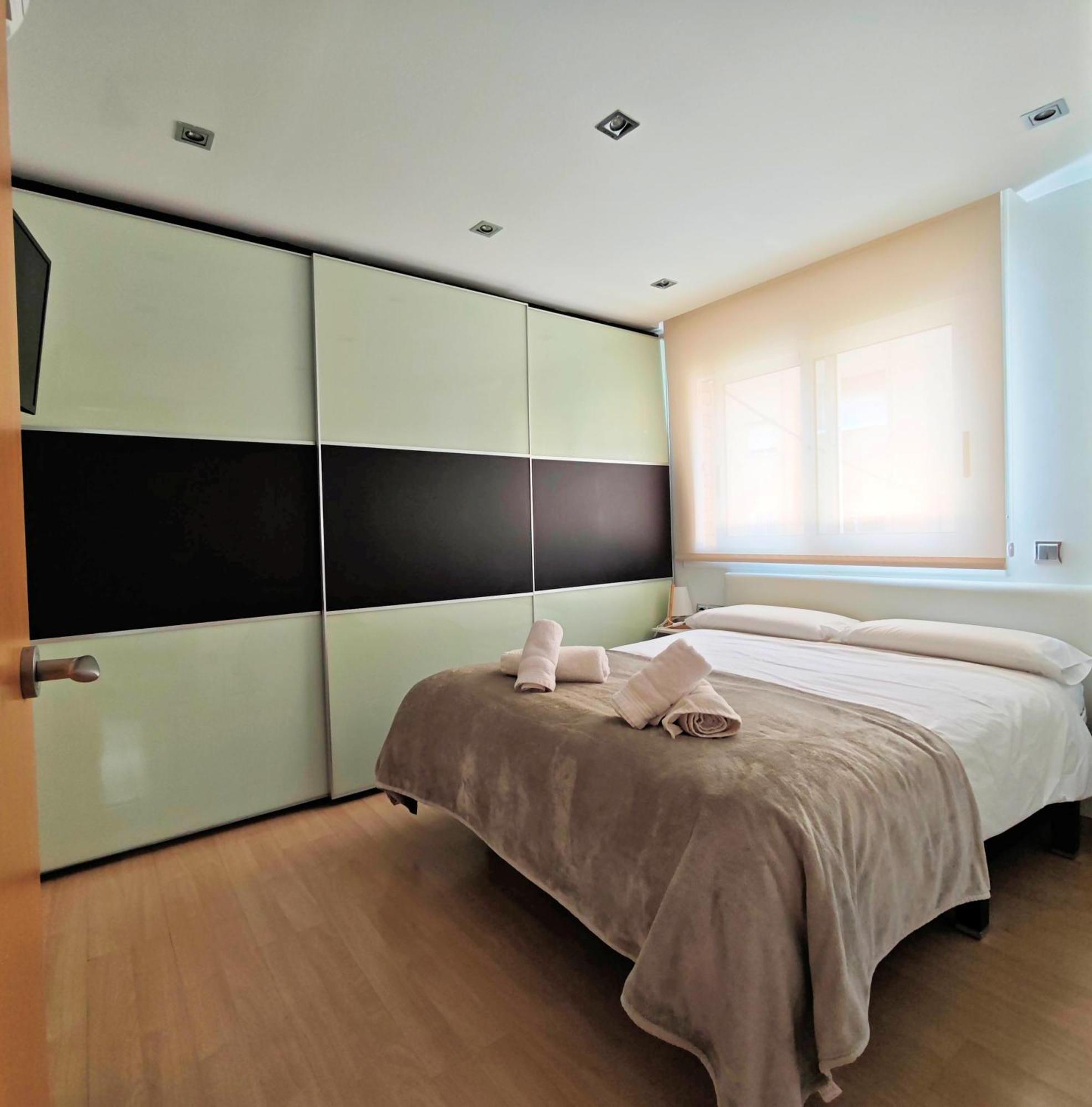 Apartamento Playa Con Piscina Parking Y 2 Habitac Castelldefels Kültér fotó