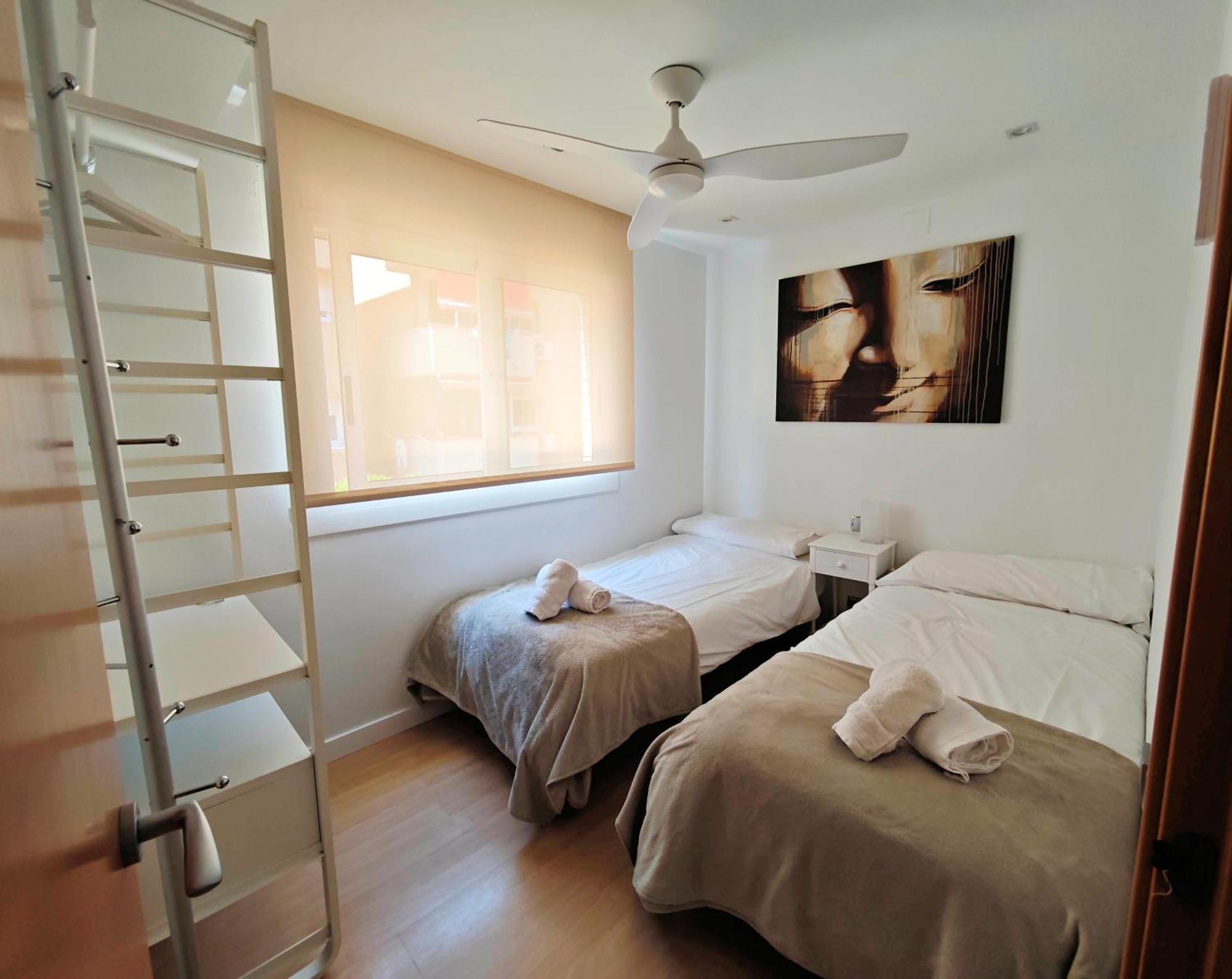 Apartamento Playa Con Piscina Parking Y 2 Habitac Castelldefels Kültér fotó